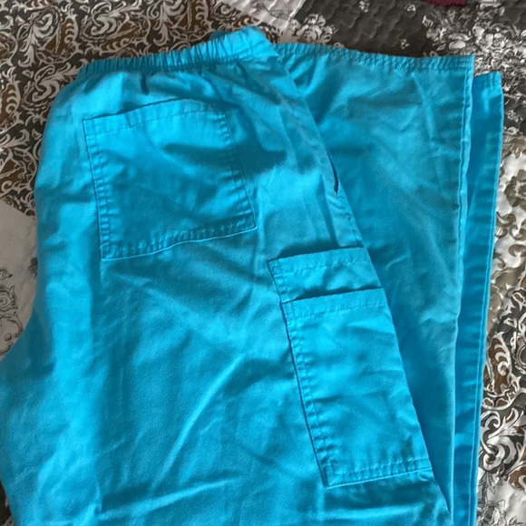 Lightweight Scrubs - Picture 2 of 12